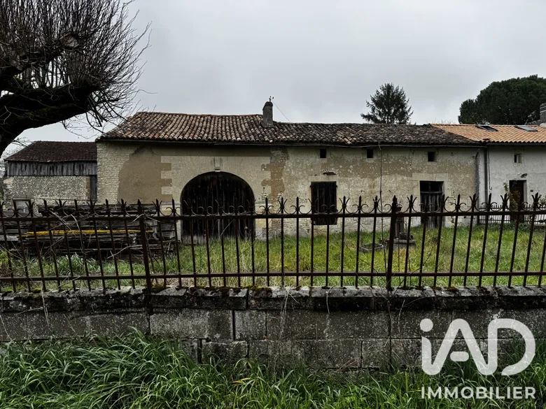 Maison 2 pièces 100 m² · à Pommiers-Moulons · 100 m² · 55 200 €