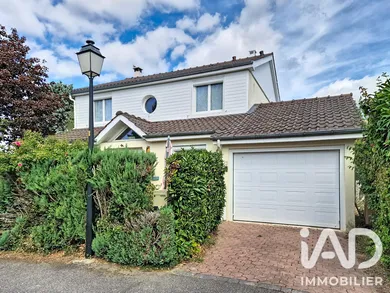 House in Le Mesnil-Saint-Denis (78320)