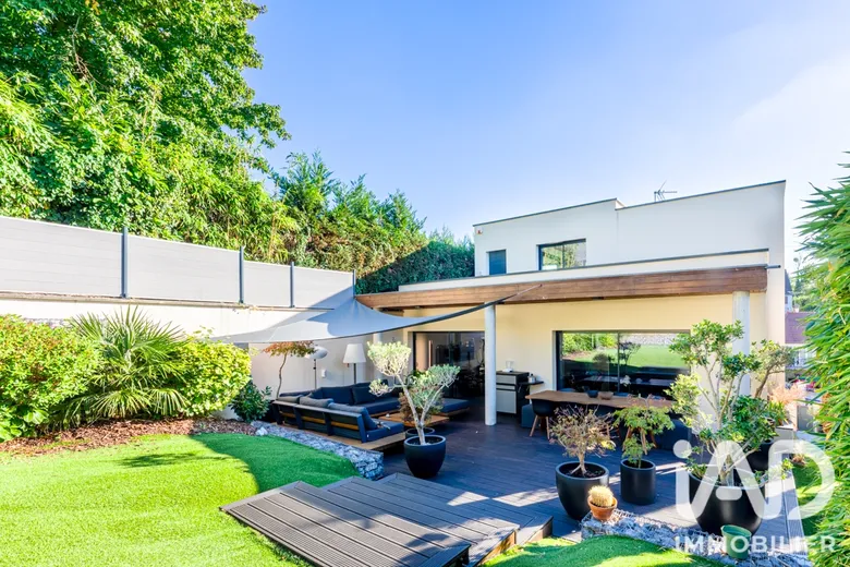 Maison 7 pièces 221 m² · à Osny · 221,1 m² · 890 000 €