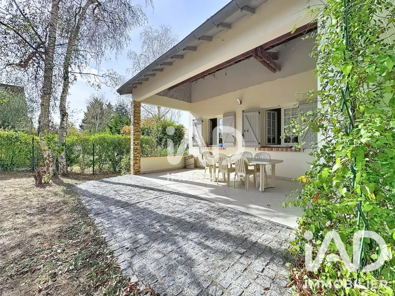 Maison 9 pièces 209 m² · à Varennes-Jarcy · 209 m² · 566 000 €