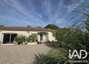 Traditional house in Unias (42210)