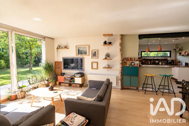 Maison 6 pièces 143 m² · à Voisins-le-Bretonneux · 143,2 m² · 568 000 €