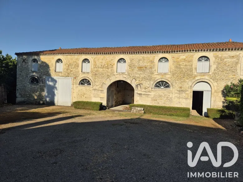 Maison 10 pièces 304 m² · à Sainte Hermine · 304 m² · 495 000 €