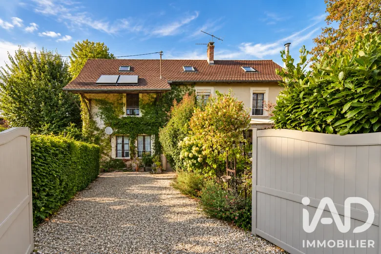 Maison 7 pièces 198 m² · à Dolomieu · 198 m² · 389 000 €