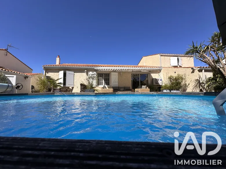 Maison 4 pièces 127 m² · à Salles-sur-Mer · 127 m² · 427 000 €