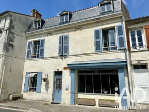 Maison de ville à Saint-Savinien (17350)