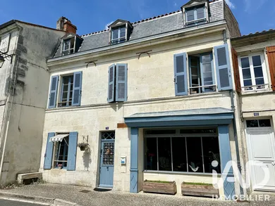 Maison de ville à Saint-Savinien (17350)