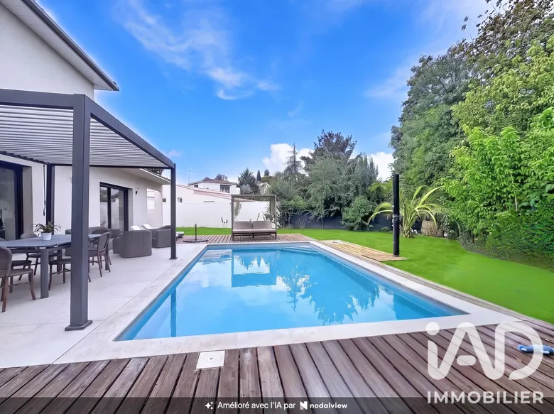 Maison 6 pièces 207 m² · à Fabrègues · 207 m² · 980 000 €