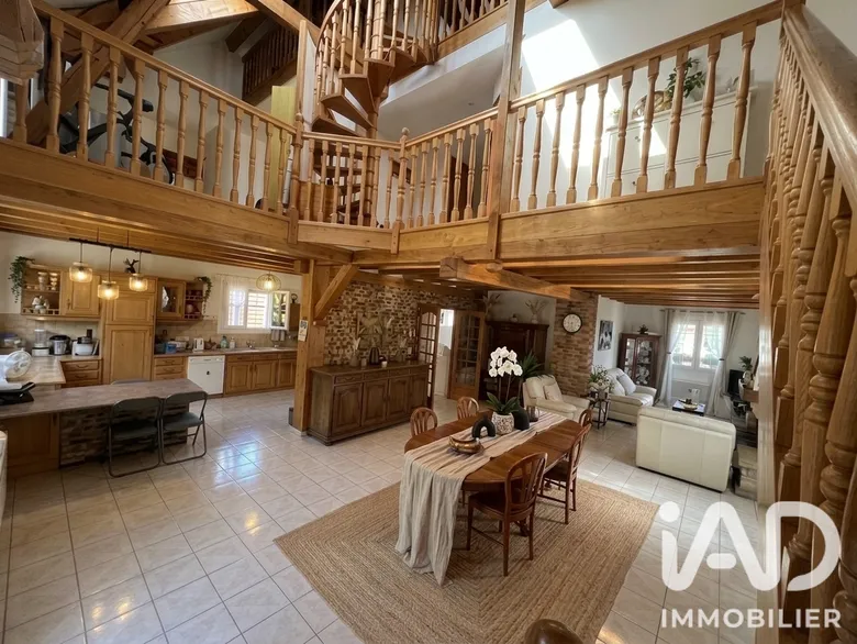 Maison 9 pièces 208 m² · à Chelles · 208 m² · 580 000 €