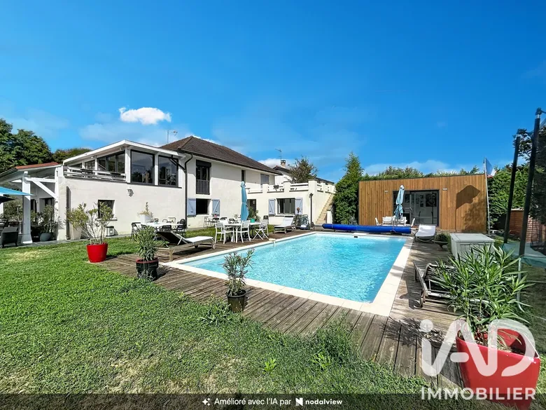 Maison 7 pièces 226 m² · à Sathonay-Village · 226 m² · 1 150 000 €