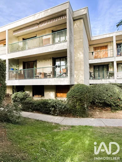 Apartment in Garches (92380)