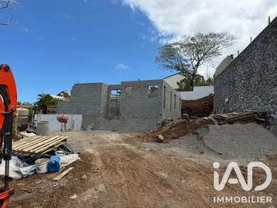 Architectural house in L'Étang-Salé (97427)