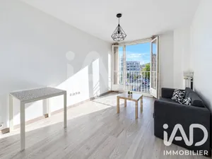 Apartment in Pantin (93500)