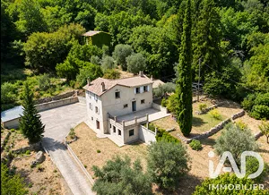 Maison traditionnelle à Bonson (06830)