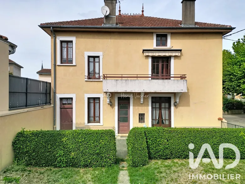 Maison 5 pièces 130 m² · à Montrevel-en-Bresse · 129,9 m² · 225 000 €