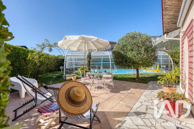 Maison 5 pièces 167 m² · à Lumbin · 167 m² · 780 000 €