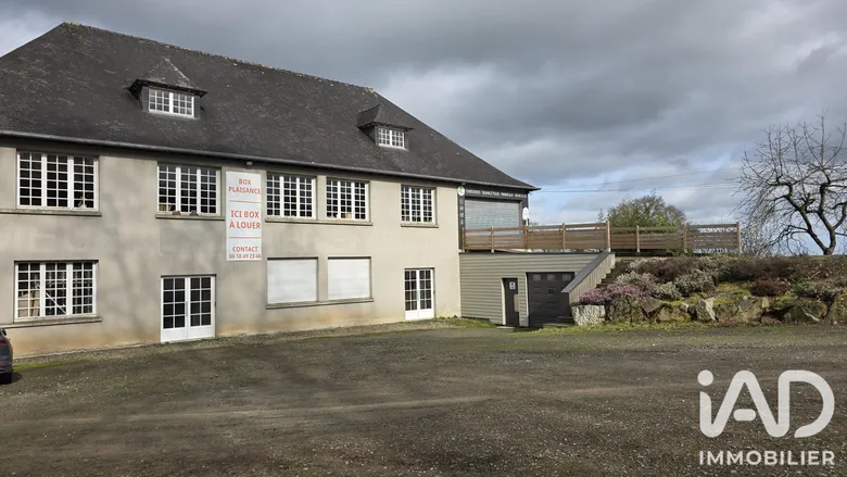 Immeuble 950 m² · à Rives-du-Couesnon · 950 m² · 550 000 €