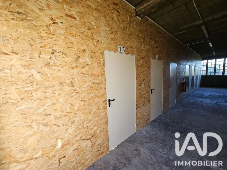 Local commercial 950 m² · à Rives-du-Couesnon · 950 m² · 550 000 €