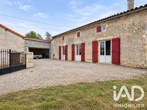Maison de village à Saint-Laurent-de-Céris (16450)