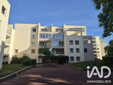 Apartment in Montigny-le-Bretonneux (78180)
