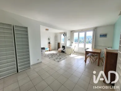 Apartment in Saint-Étienne (42100)