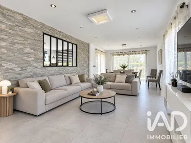 Architectural house in Cluses (74300)