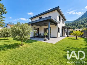Architectural house in Cluses (74300)
