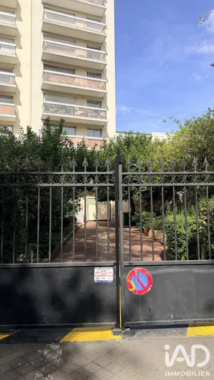 Parking à Paris (75019)