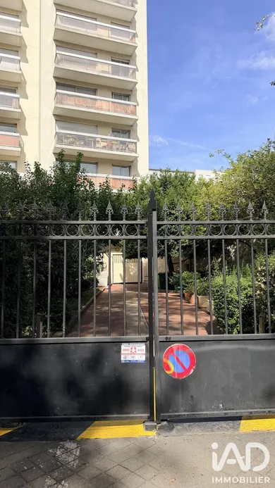 Parking à Paris (75019)