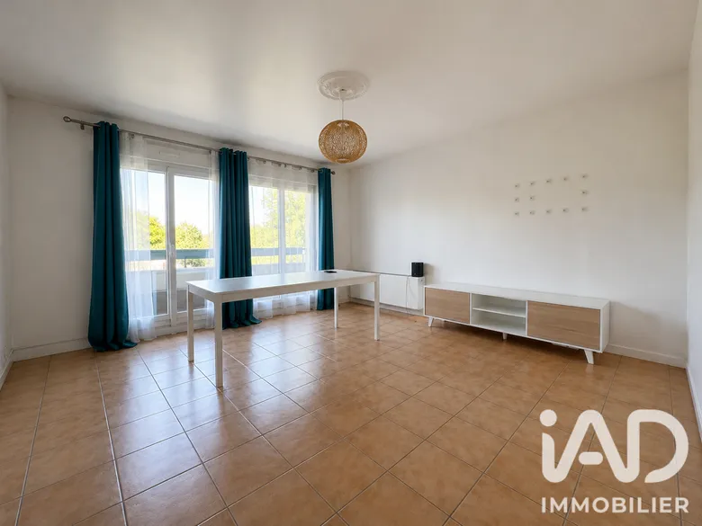 Appartement 3 pièces 73 m² · à Le Coudray-Montceaux · 72,8 m² · 165 000 €