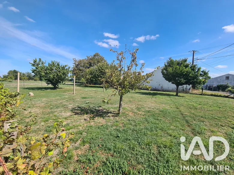 Terrain à bâtir à Beurlay (17250) · 30 000 €