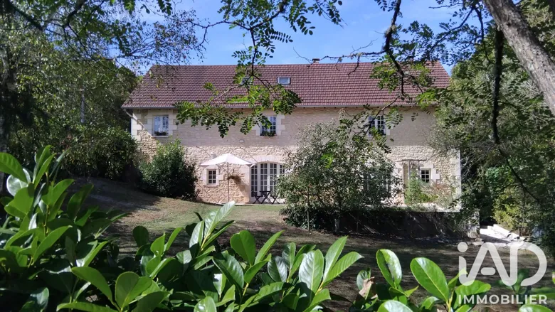 Maison 8 pièces 344 m² · à Saint-Cybranet · 344 m² · 650 000 €