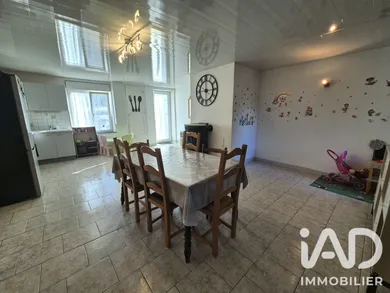 Townhouse in Melleray (72320)