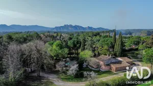 Maison à Roquebrune-sur-Argens (83520)