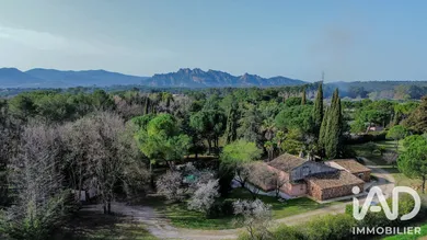 Maison à Roquebrune-sur-Argens (83520)