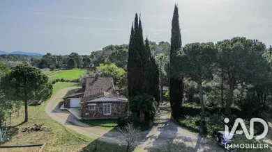 Maison à Roquebrune-sur-Argens (83520)