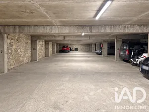 Parking à Paris (75018)