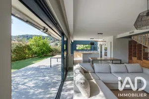 Architectural house in La Colle-sur-Loup (06480)