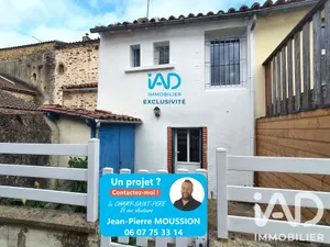 Building in Le Champ-Saint-Père (85540)