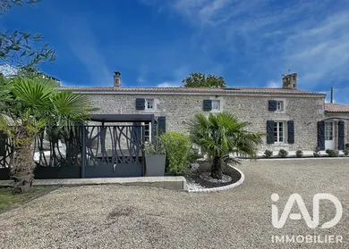 Longere in Saint-Hilaire-des-Loges (85240)