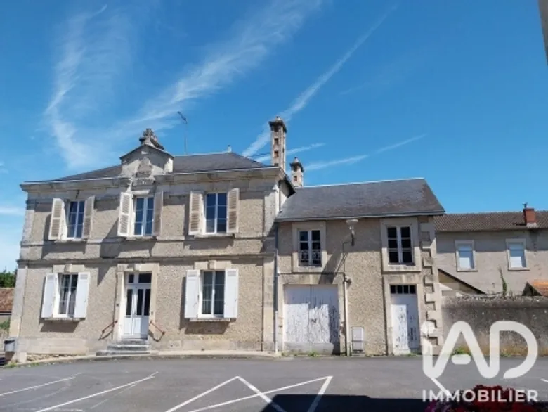 Maison 7 pièces 181 m² · à La Trimouille · 181 m² · 75 900 €