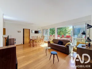Apartment in Le Mesnil-le-Roi (78600)