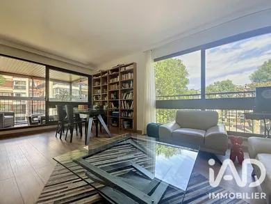 Apartment in Le Chesnay (78150)