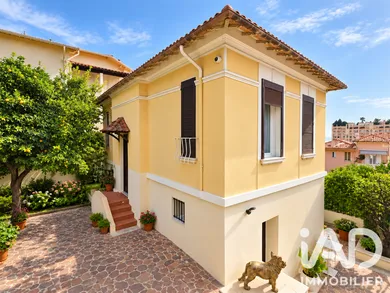 Maison traditionnelle à Beausoleil (06240)