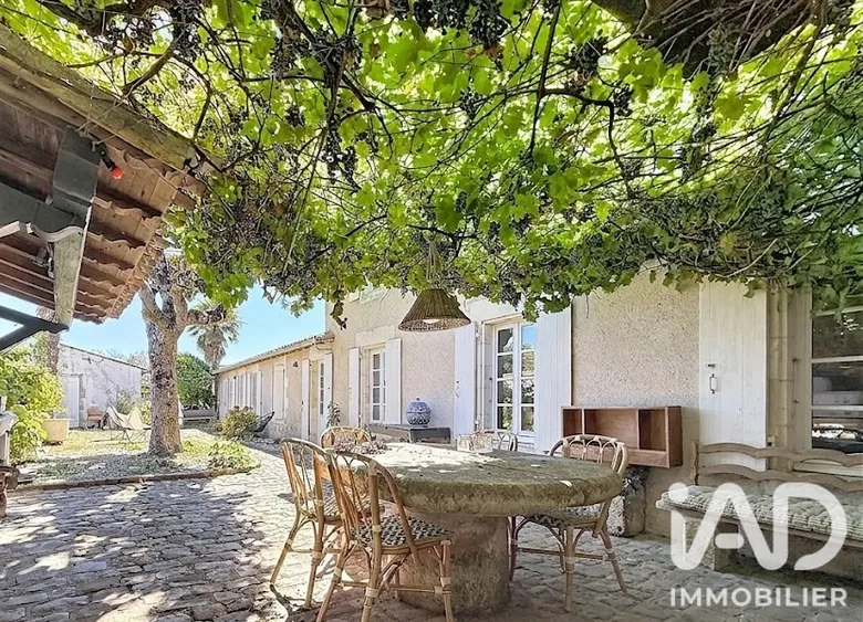 Maison 10 pièces 237 m² · à La Couarde-sur-Mer · 237 m² · 1 770 000 €