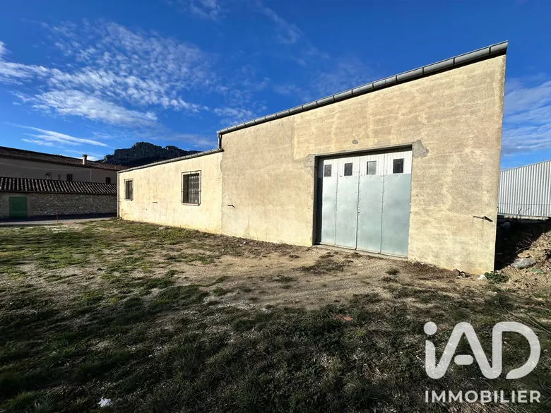 Parking 200 m² · à Saint-Paul-de-Fenouillet · 200 m² · 148 000 €