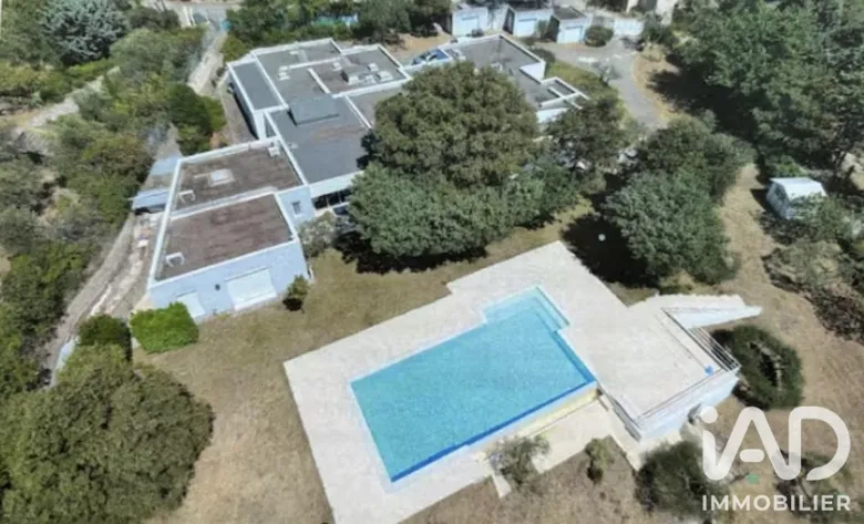 Maison 6 pièces 408 m² · à Nîmes · 408 m² · 1 200 000 €
