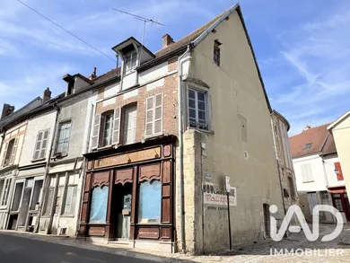 Building in Sézanne (51120)