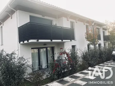 Apartment in Parempuyre (33290)