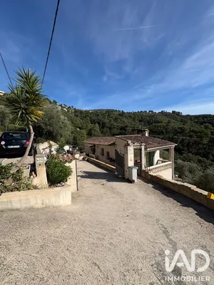 Maison de ville à Castagniers (06670)